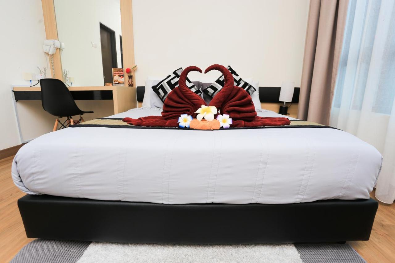 Mlh Deluxe Studio Suites @ Landmark Residence เชอราส ภายนอก รูปภาพ
