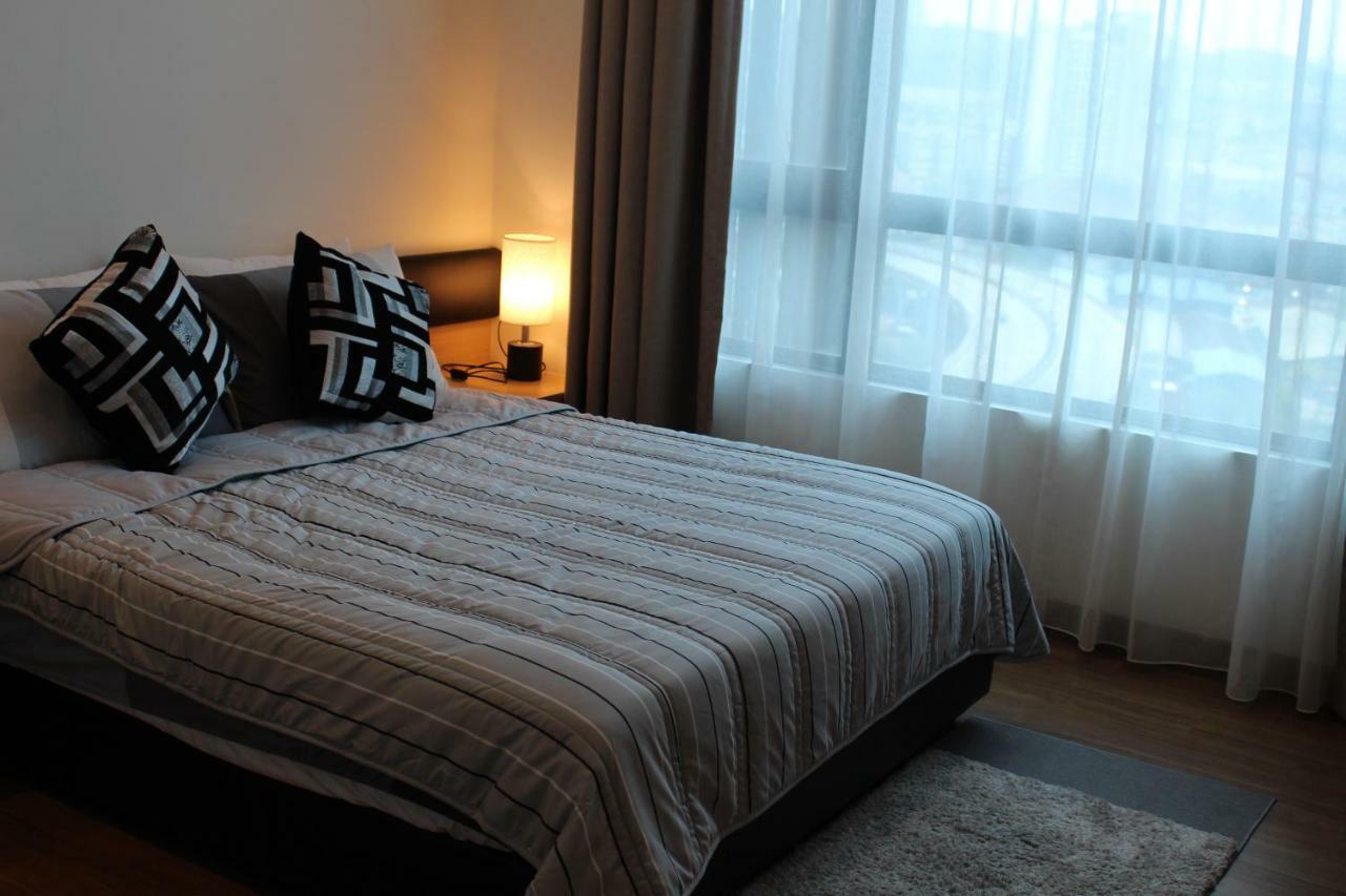 Mlh Deluxe Studio Suites @ Landmark Residence เชอราส ภายนอก รูปภาพ