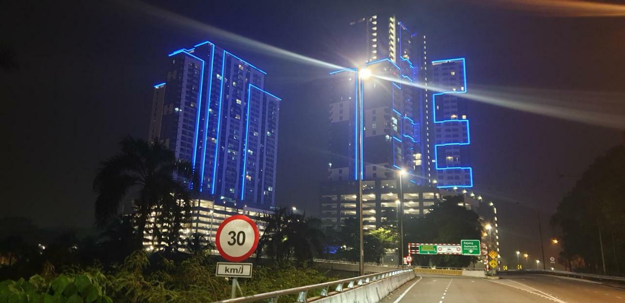 Mlh Deluxe Studio Suites @ Landmark Residence เชอราส ภายนอก รูปภาพ