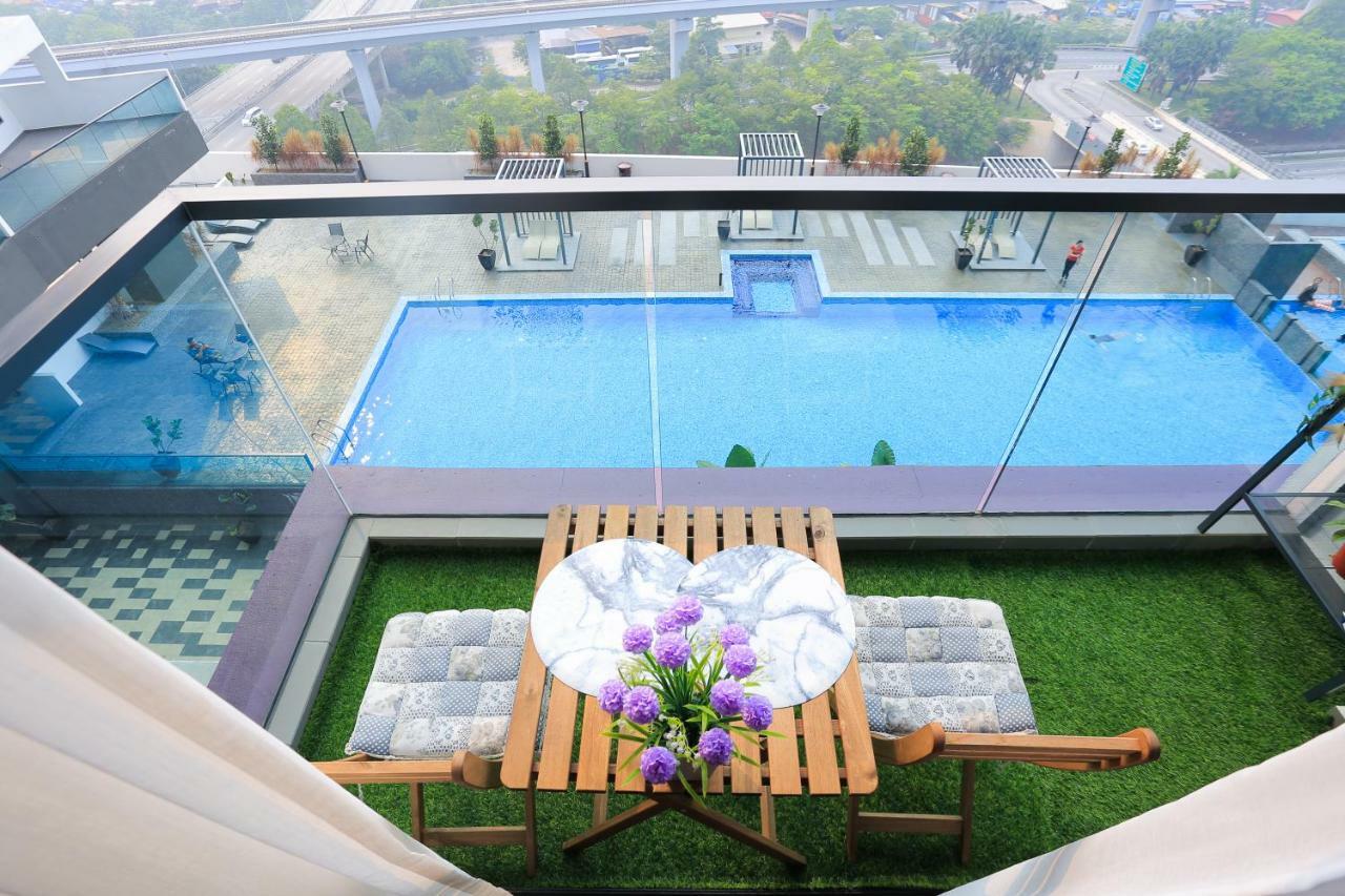Mlh Deluxe Studio Suites @ Landmark Residence เชอราส ภายนอก รูปภาพ