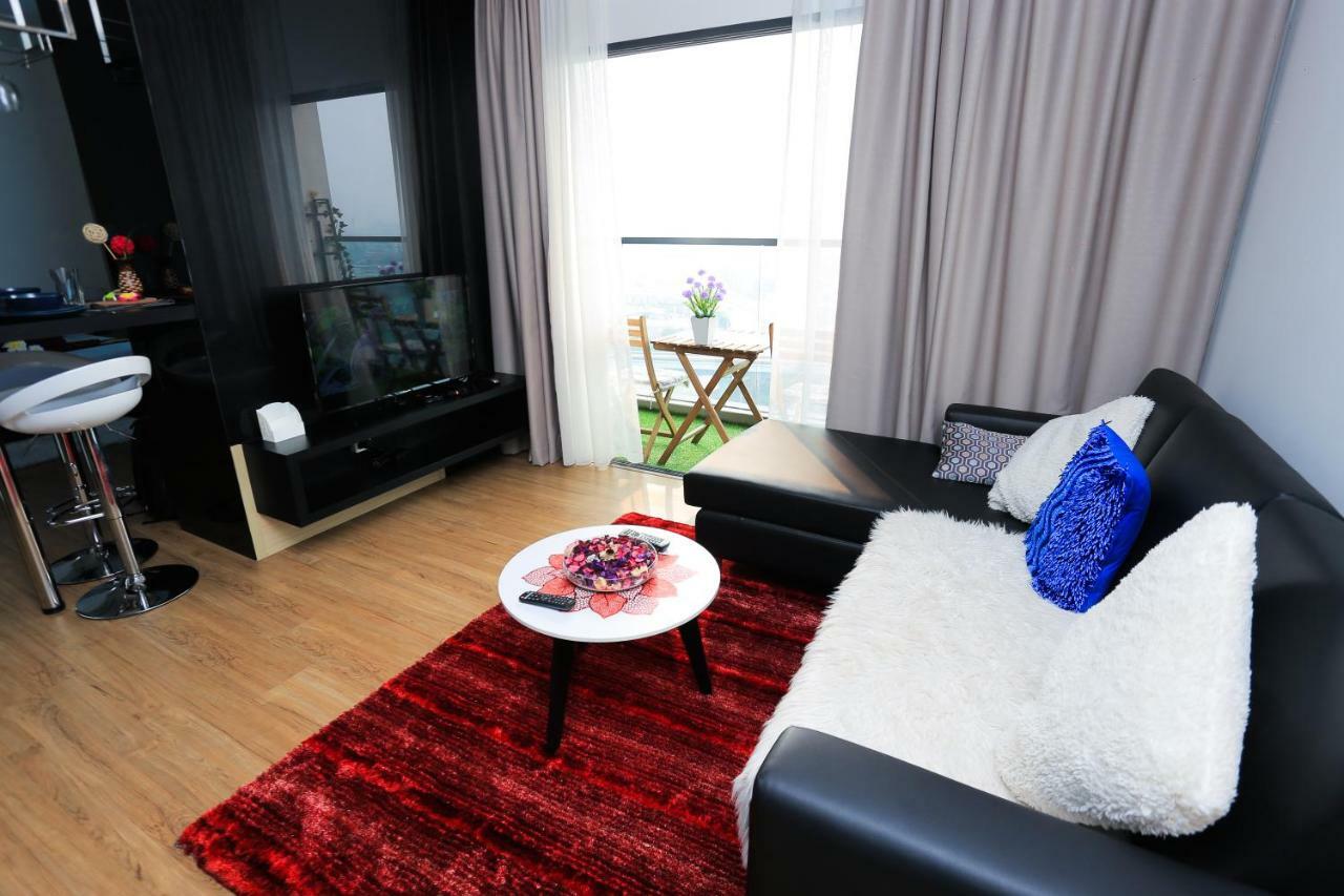 Mlh Deluxe Studio Suites @ Landmark Residence เชอราส ภายนอก รูปภาพ