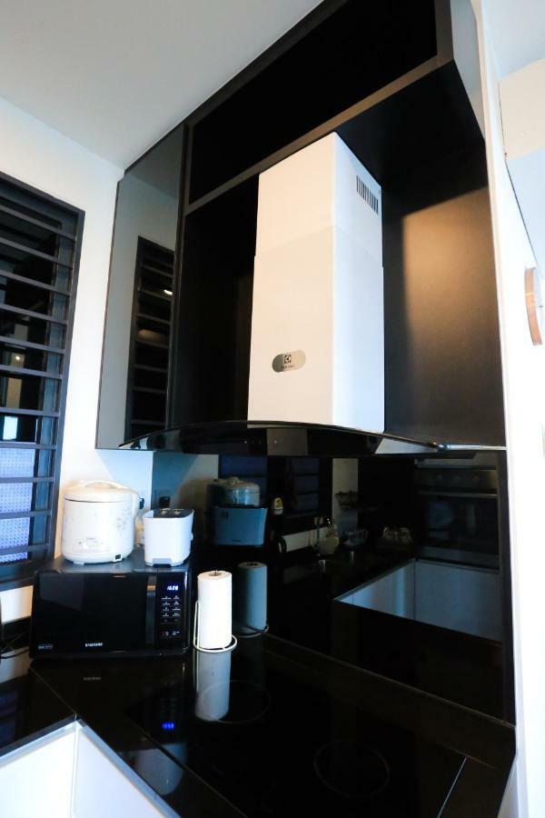 Mlh Deluxe Studio Suites @ Landmark Residence เชอราส ภายนอก รูปภาพ
