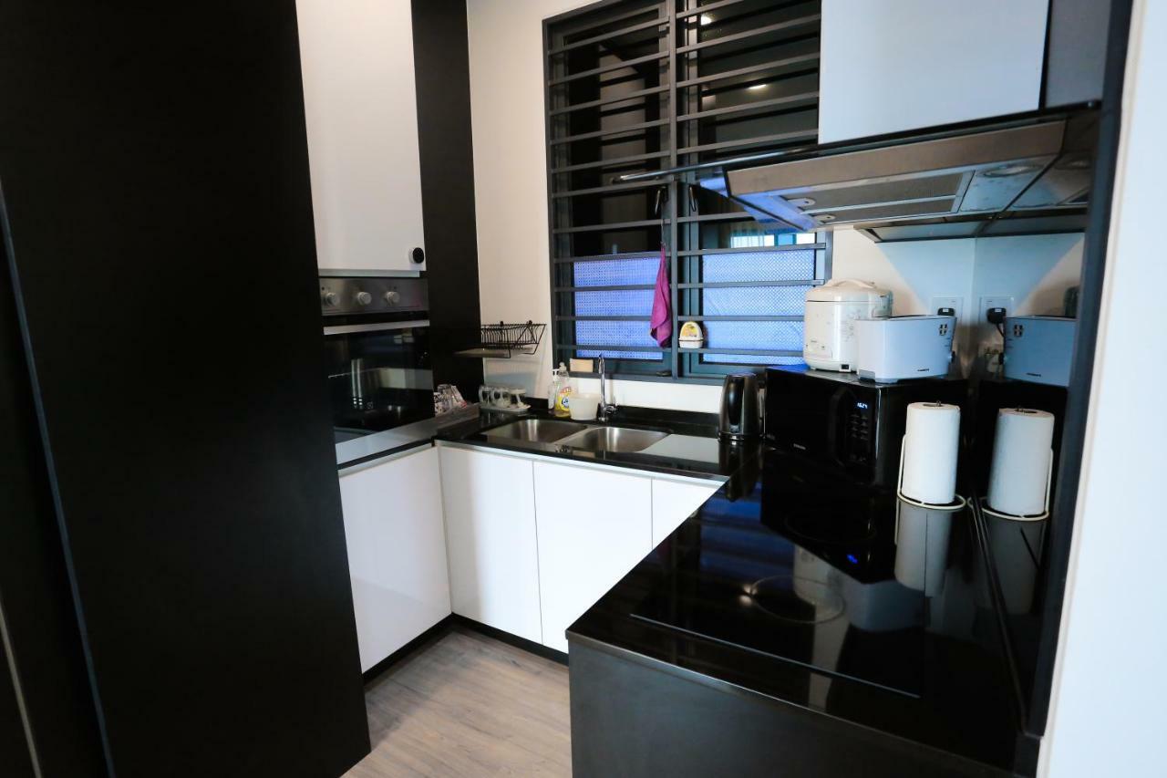 Mlh Deluxe Studio Suites @ Landmark Residence เชอราส ภายนอก รูปภาพ