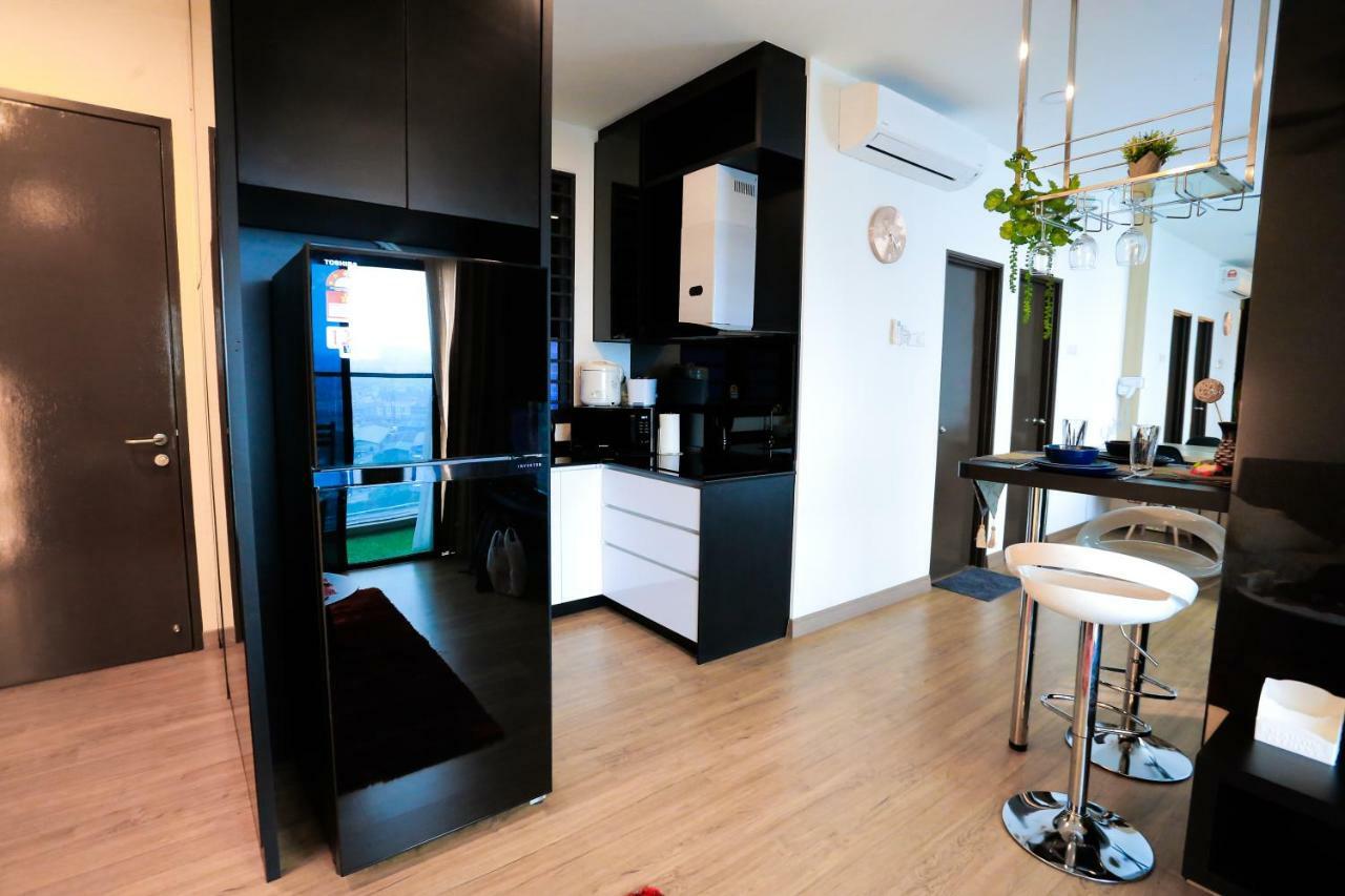 Mlh Deluxe Studio Suites @ Landmark Residence เชอราส ภายนอก รูปภาพ