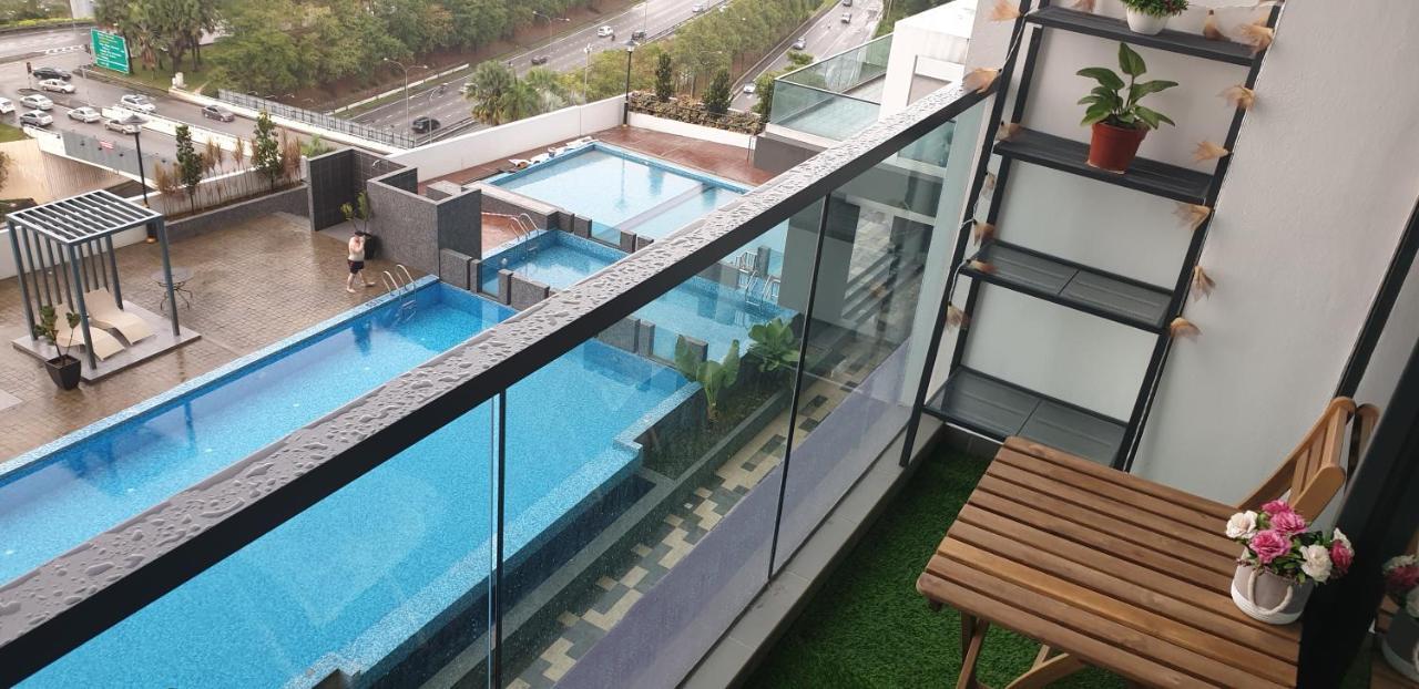Mlh Deluxe Studio Suites @ Landmark Residence เชอราส ภายนอก รูปภาพ