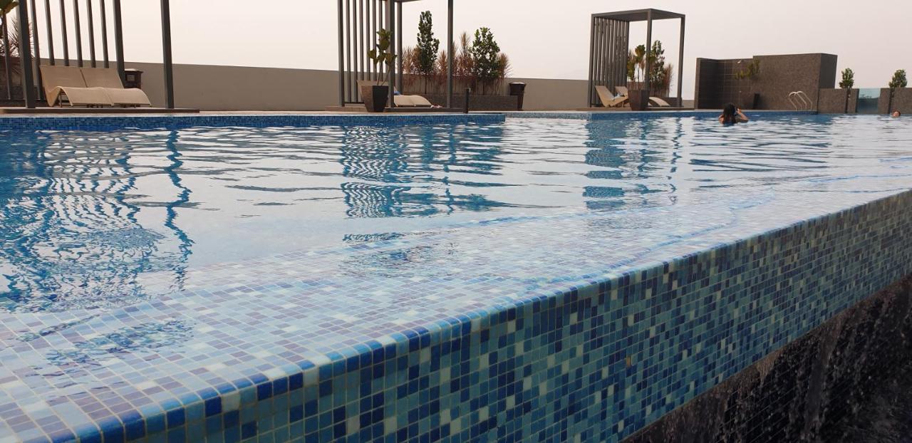 Mlh Deluxe Studio Suites @ Landmark Residence เชอราส ภายนอก รูปภาพ
